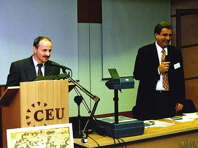 Cheering.jpg - 24.614 K